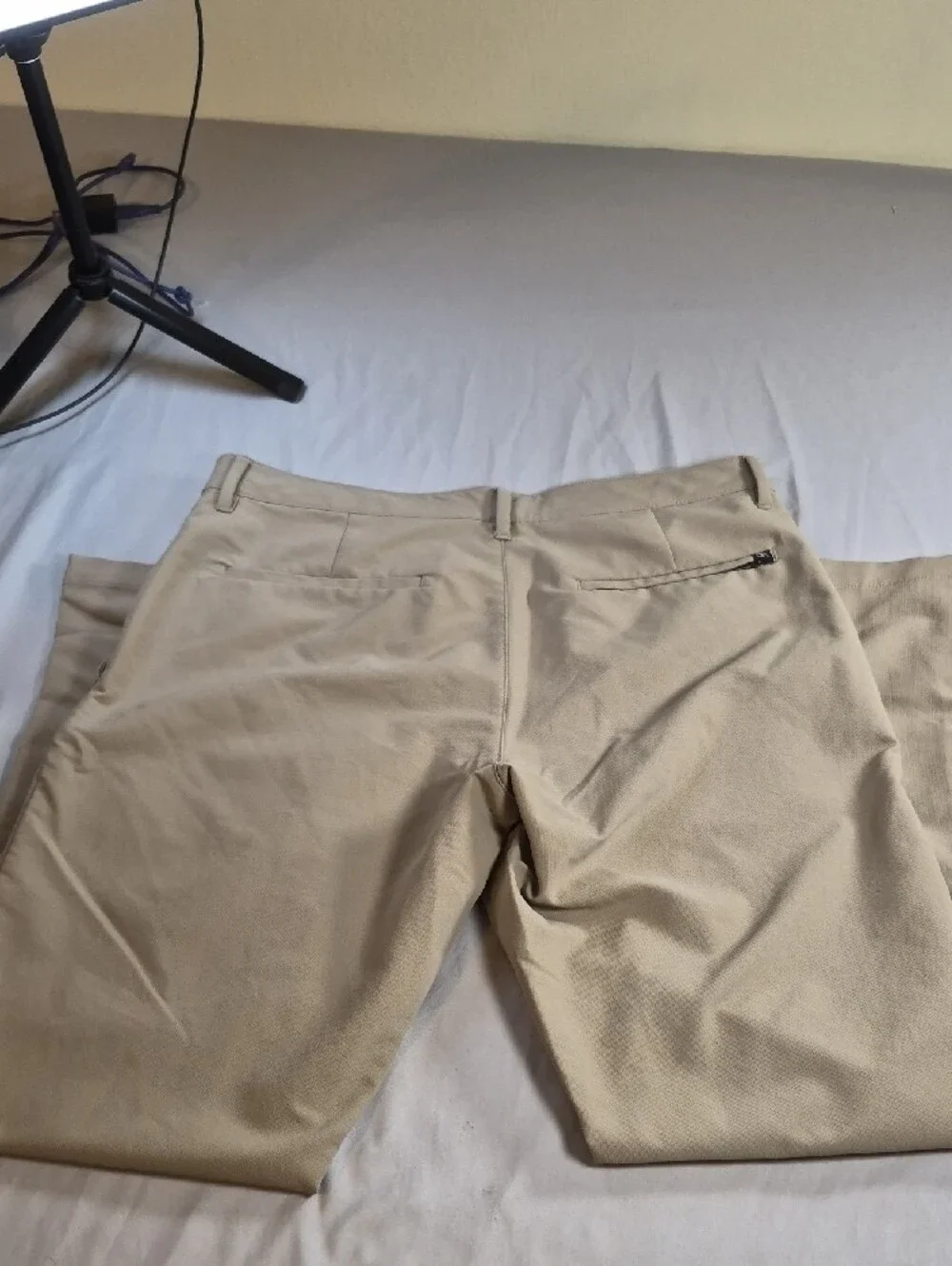 Men's Classic Banana Republic Khaki Pants - Neutral Beige Size 32×30